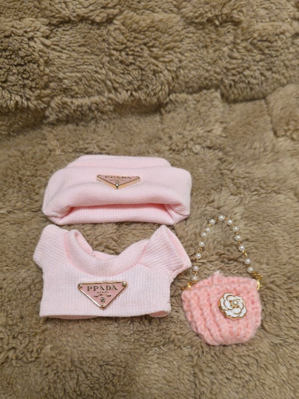 Designer-Inspired Outfit with Pink Knit Purse, Sweater & Hat - Picture 4 of 4